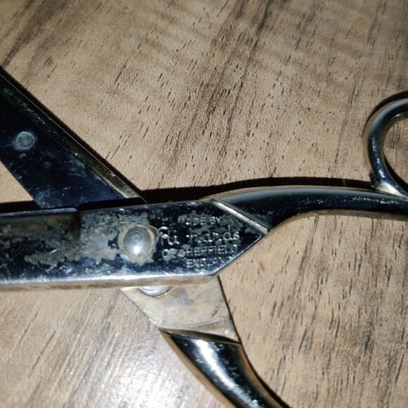 Vintage Radiant Golden Age Rustless Scissors - by Richards of Sheffield England. - Picture 6 of 8